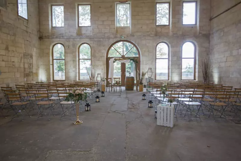 Chaise square pour cérémonie Laïque