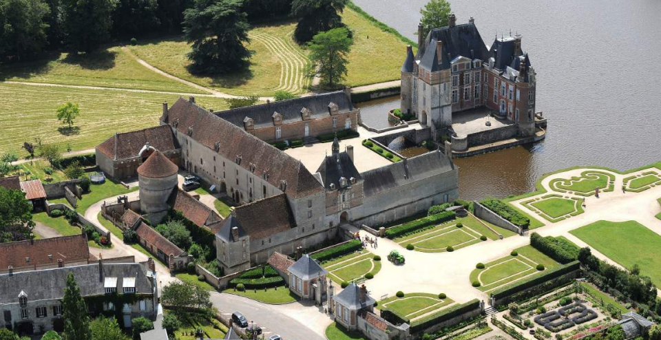 Vue du ciel du Château de la Bussière