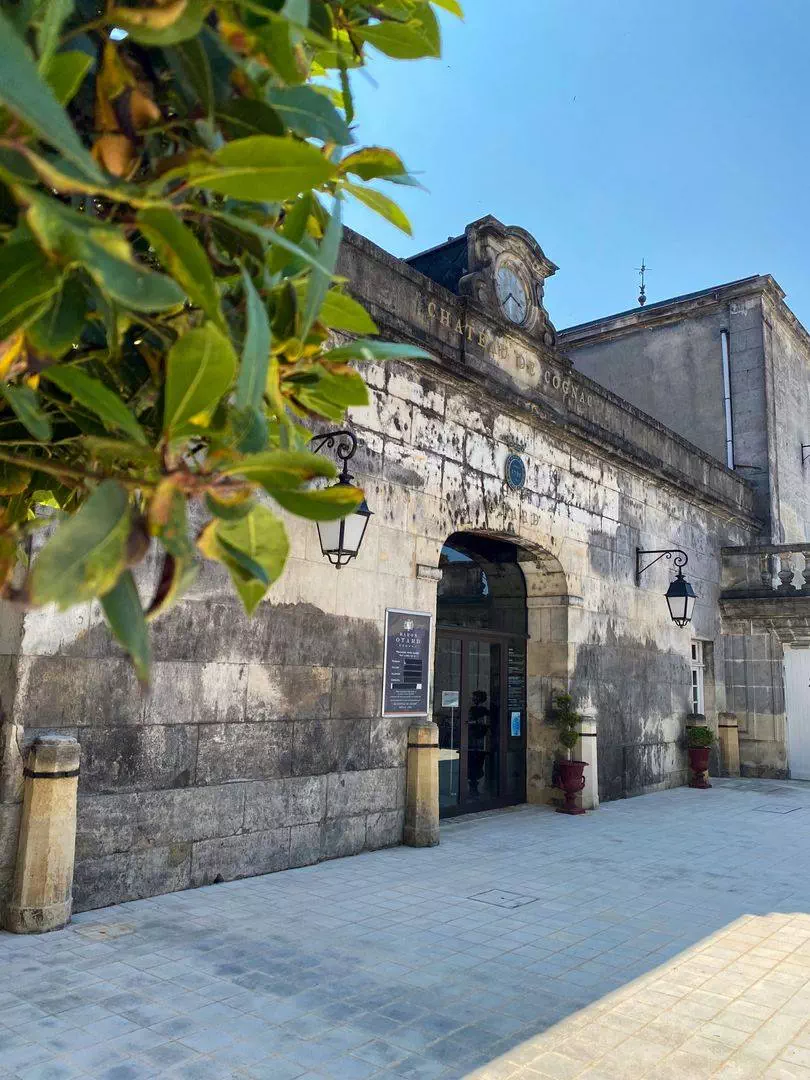 chateau-royal-de-cognac-entree.jpg