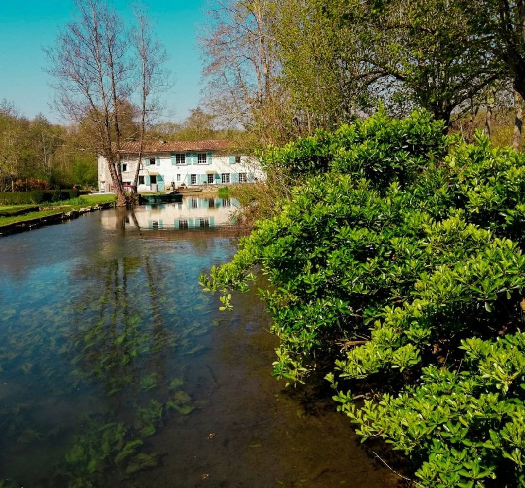 Domaine en bord de rivière près de Niort