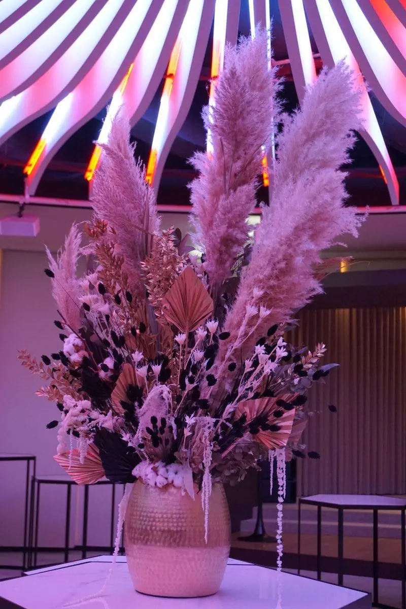 Motif de buffet écoresponsable en fleurs séchées