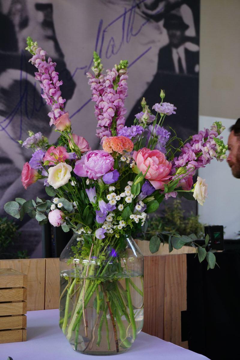 Motif de buffet écoresponsable dans les tons roses