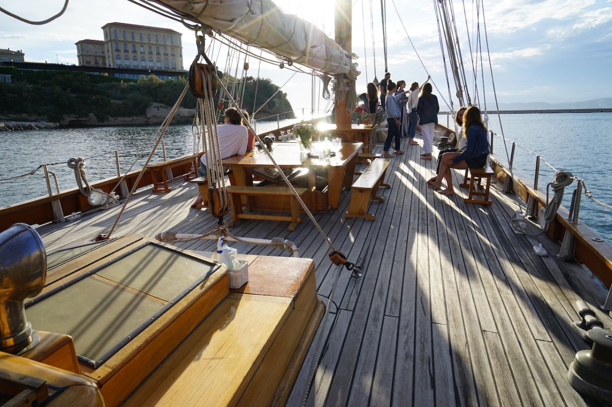 Sortie du Vieux Port