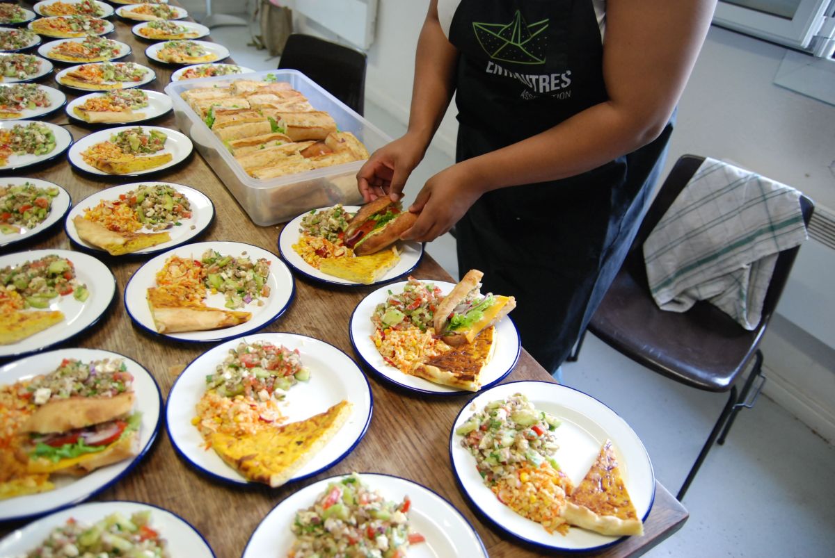 Préparation d'assiettes gourmandes