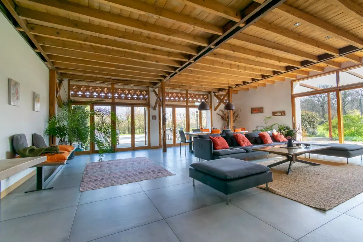 autre vue salon maison côté piscine