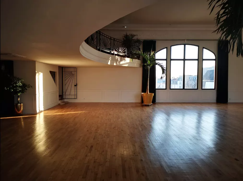 Espace situé sous la mezzanine