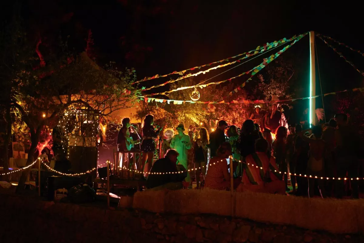 Module Pikip Booth sonorisant un événement live de nuit