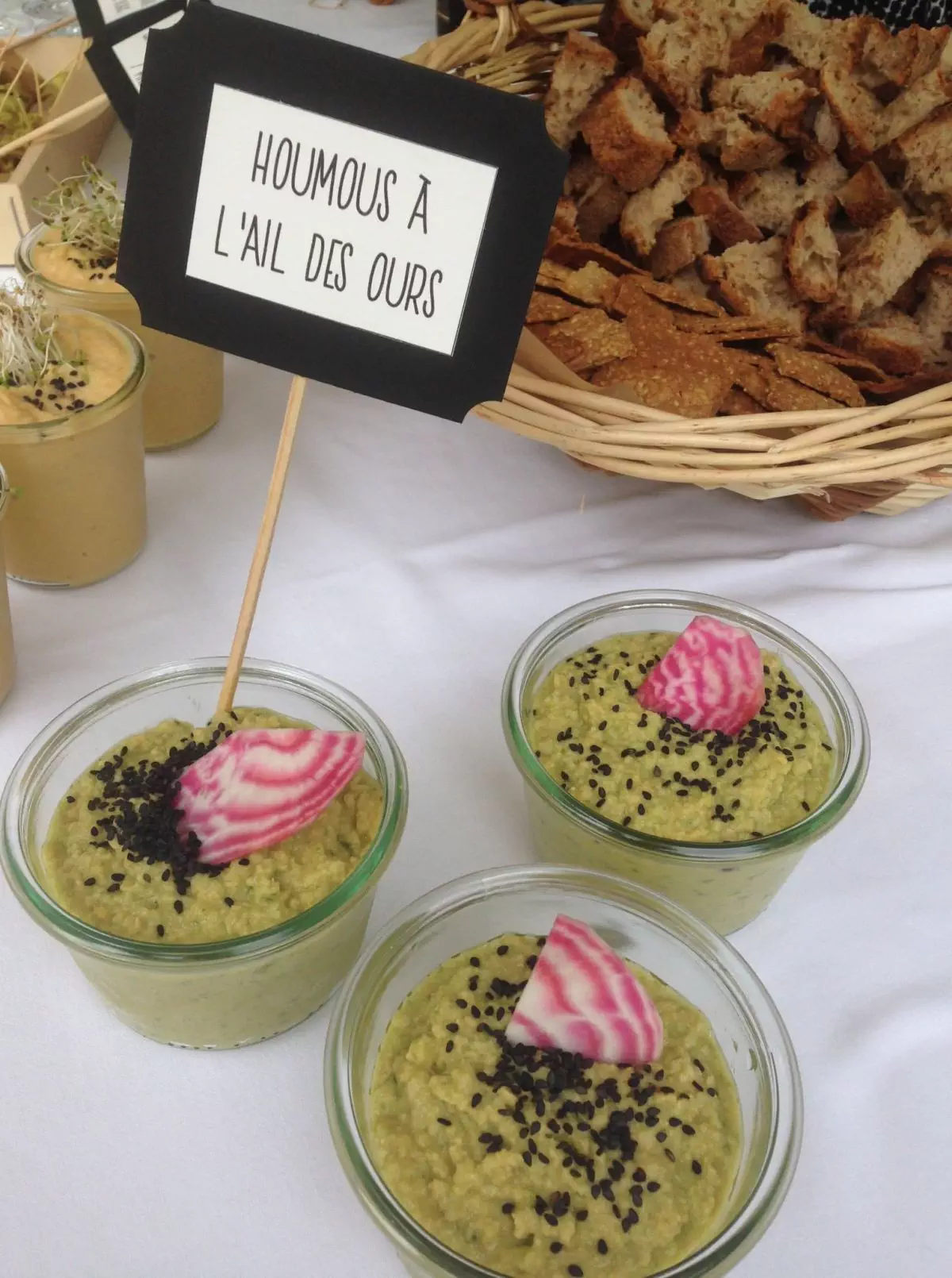 Houmous à l'ail des ours