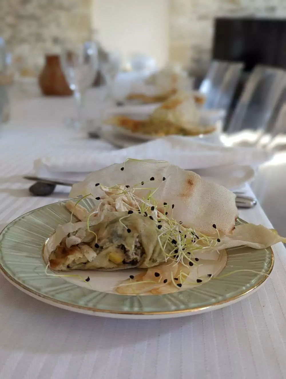 remouade de celeri et pommes, croustillant de sardines de nos cotes
