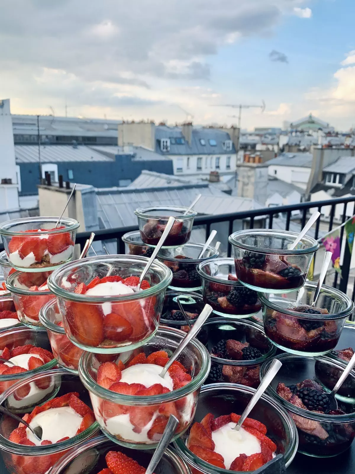Fraisier et crumble mûre en terrasse