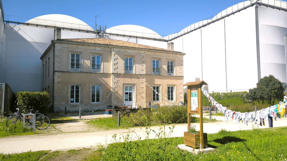 Demeure atypique en bord de Garonne