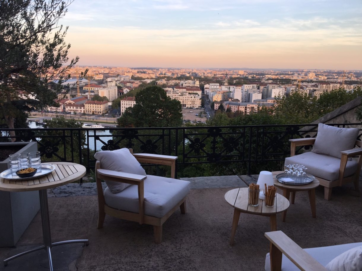 Domaine avec piscine sur les hauteurs de Lyon