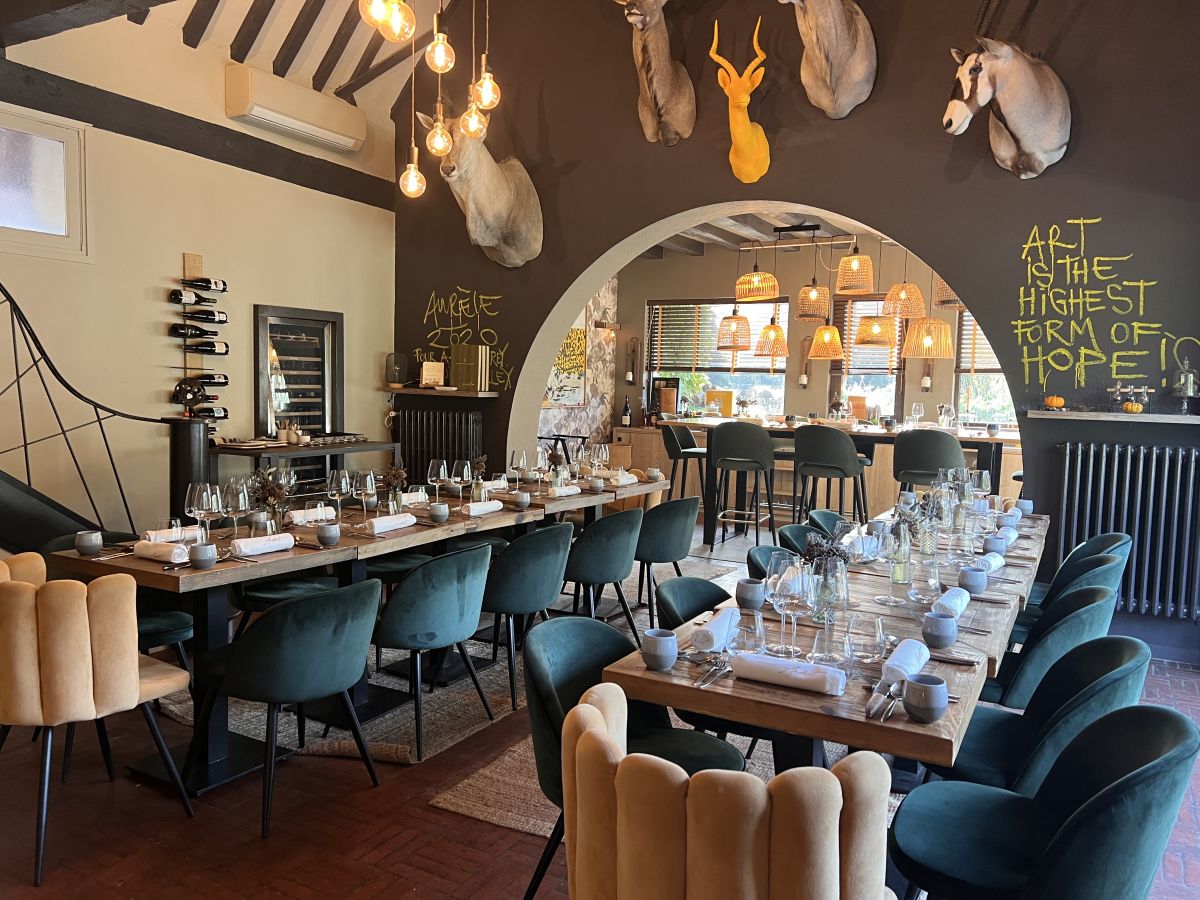 un déjeuner au restaurant 