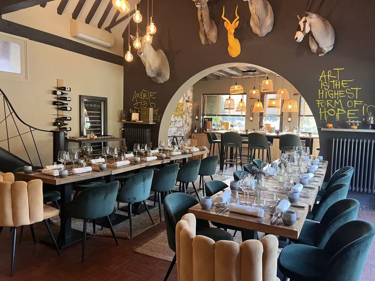 un déjeuner au restaurant 