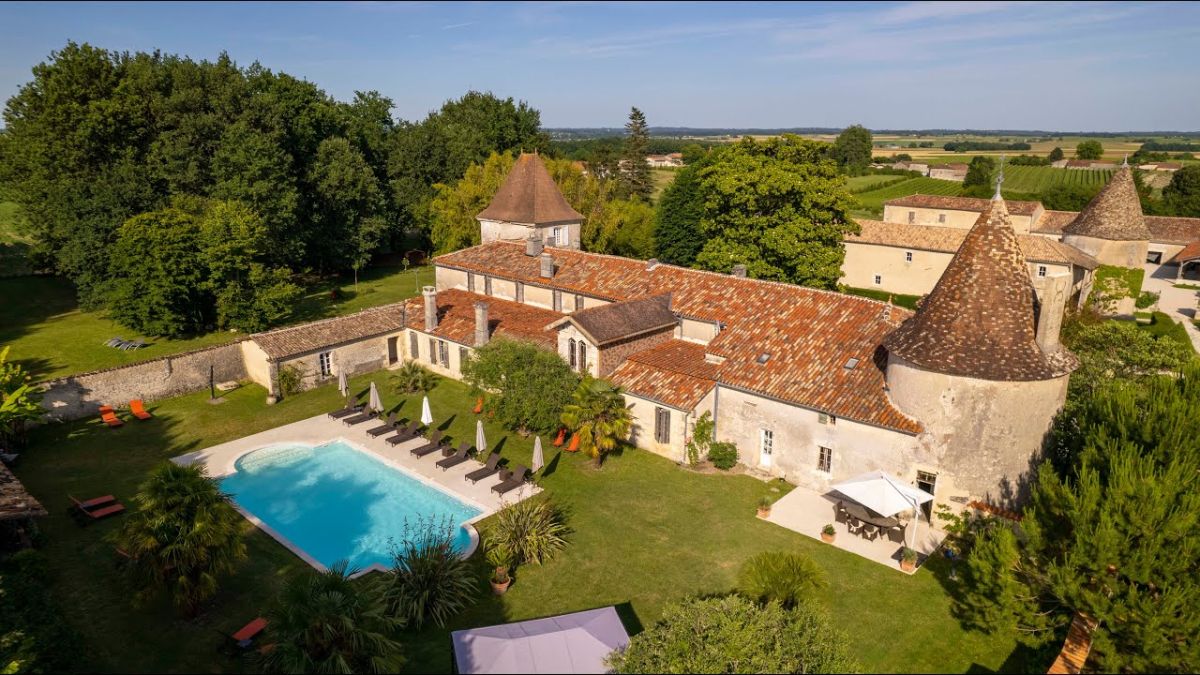 Château et ses espaces verts entre Bordeaux et Angoulême