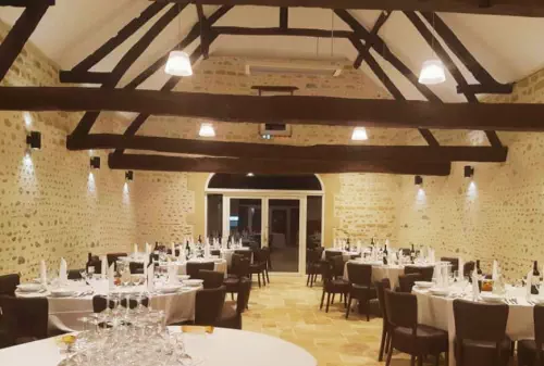 Domaine engagé et sa salle de réception près de Pau