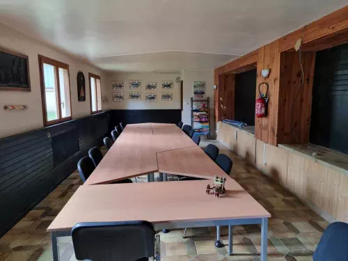 Éco-chalet et salle de séminaire dans les Alpes