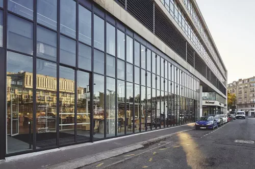 Espace de réception au style industriel à Lille