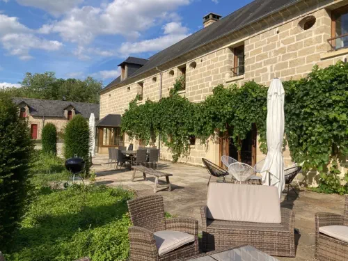 Domaine et sa bâtisse rénovée dans le Maine-et-Loire