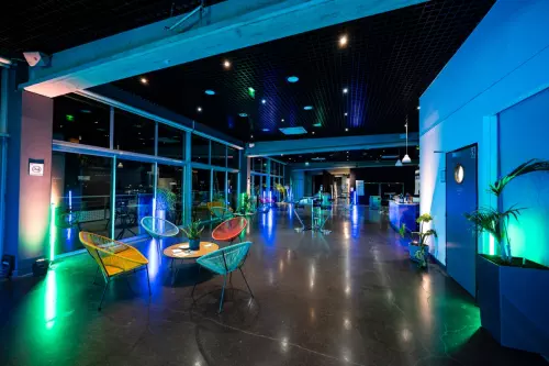 Espaces de travail et de réception sur les quais de Bordeaux