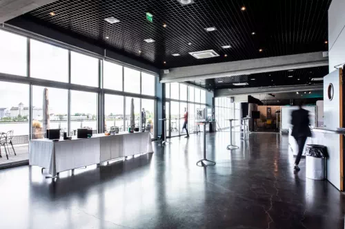 Espaces de travail et de réception sur les quais de Bordeaux