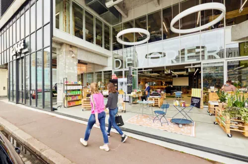 Espace de réception au style industriel à Lille