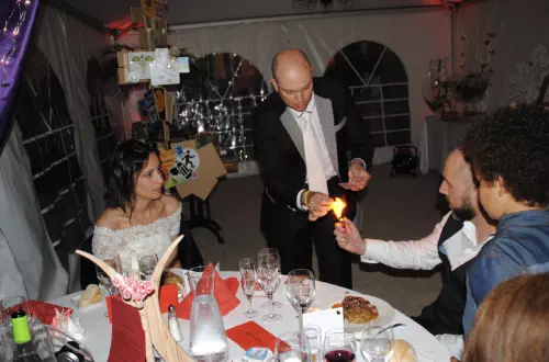 Magicien close-up dans le Sud-Ouest