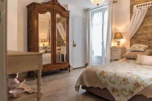 Domaine au bord de la rivière