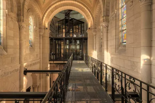 Espaces de travail dans une ancienne chapelle nantaise