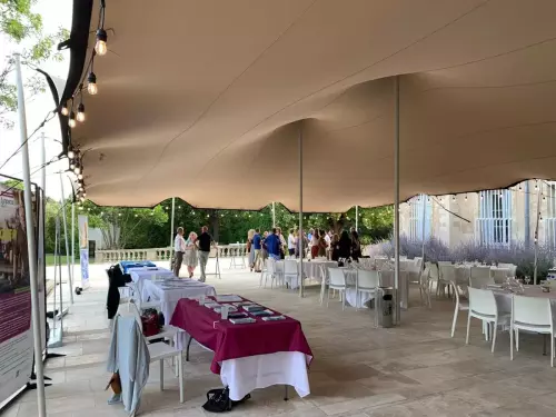 Château avec piscine et tente strech à Montpellier