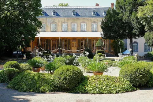Château et grand jardin proche de Clermont-Ferrand