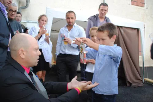 Magicien close-up dans le Sud-Ouest