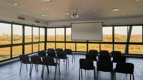 Salle surplombant les vignes proche de Bordeaux