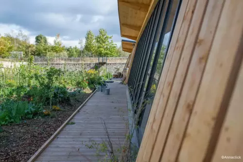 Ferme aux portes de la ville de Paris