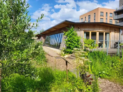 Ferme aux portes de la ville de Paris