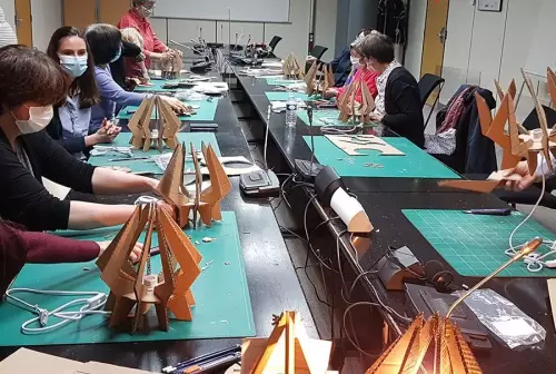 Ateliers ludiques et créatifs autour du carton en Île-de-France