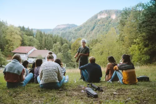 Gîte écoresponsable entre montagnes et forêt dans le Jura