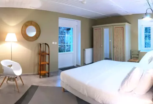 Gîte écoresponsable entre montagnes et forêt dans le Jura