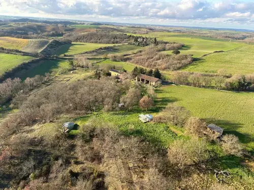 Salle de réception et hébergements en pleine nature et avec vue sur les Pyrénées