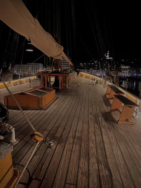 Evénements sur un voilier à Marseille