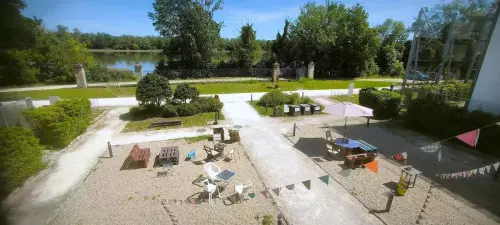 Demeure atypique en bord de Garonne