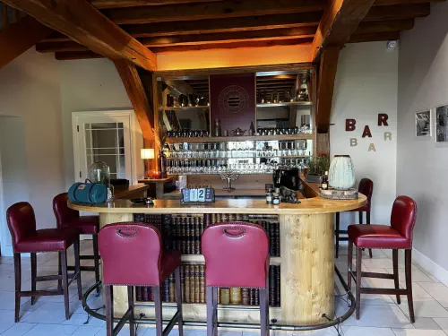 Domaine et sa bâtisse rénovée dans le Maine-et-Loire