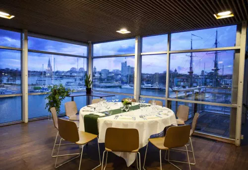 Brasserie avec vue sur le port de La Rochelle
