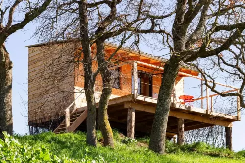 Salle de réception et hébergements en pleine nature et avec vue sur les Pyrénées