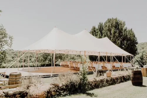Tentes stretch et mobilier bohème en Gironde