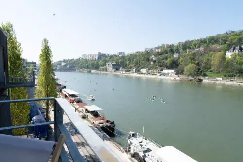 Espace atypique à Lyon en bord de Saône