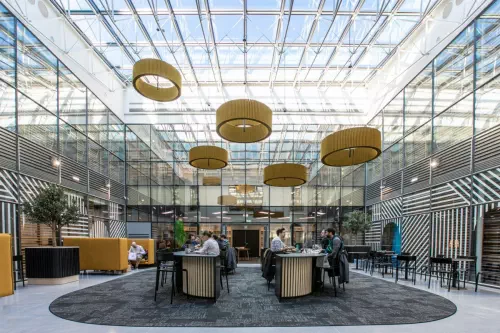 Espace de réunion lumineux à Nantes