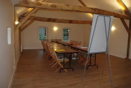 Cabanes insolites dans les arbres proches de Rouen