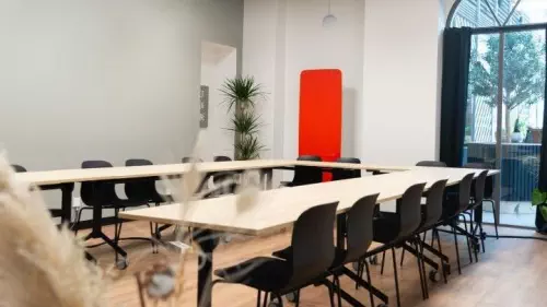 Espace de réunion lumineux à Nantes