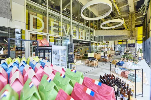 Espace de réception au style industriel à Lille